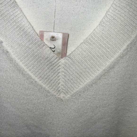 Philosophy Sweater Women’s Medium White Soft Viscose Blend Long Sleeve NWT - Picture 10 of 15